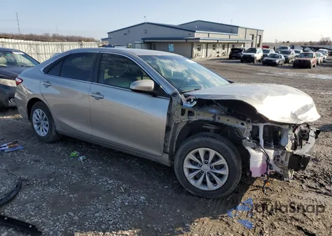 2016 Toyota Camry Le z USA, uszkodzony, nr VIN 4T1BF1FKXGU530254